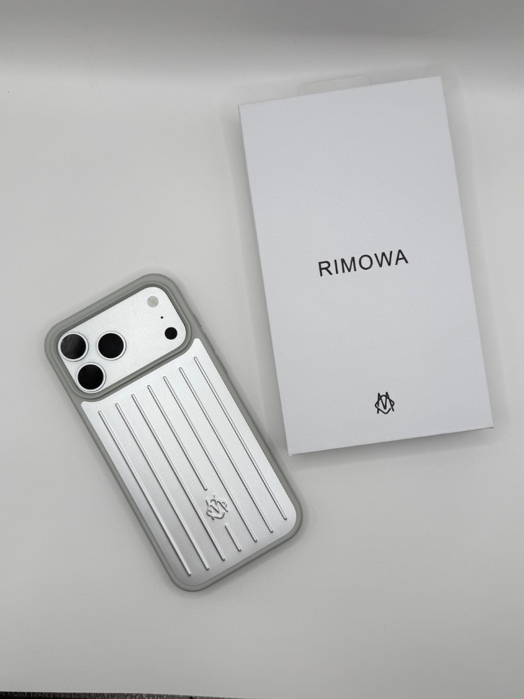 RIMOWA x 17 Pro