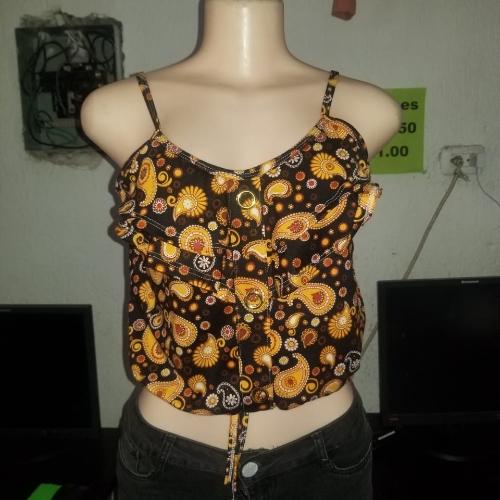 Blusa floreada, color mostaza - talla única - única en ese color y talla