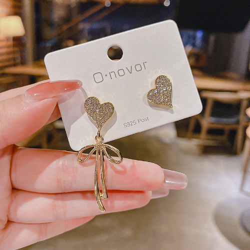 Aretes de Corazón asimétricos. 