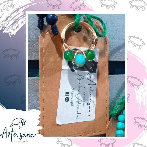 Anillo de jades y cristales