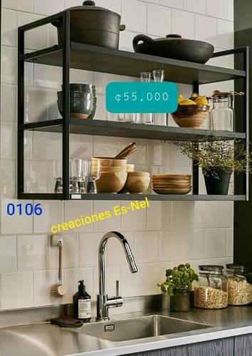  0106 Estante de pared en metal galvanizado y madera
