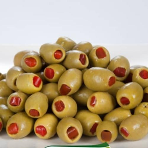 Aceitunas rellenas con pimientos en porciones de 100 gramos como pedido minimo