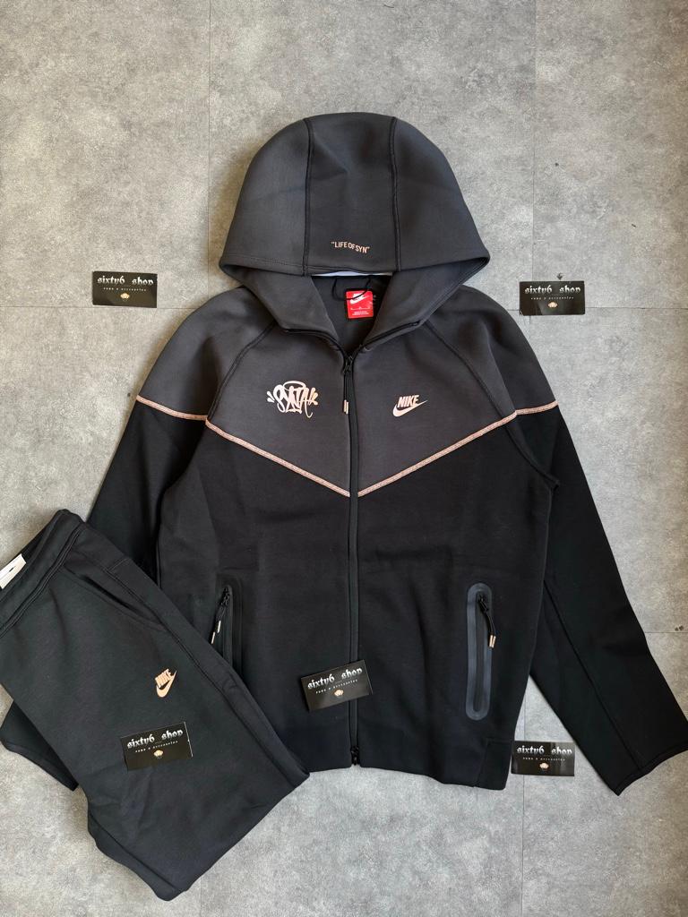 Conjunto NIKE TECH x Syna W