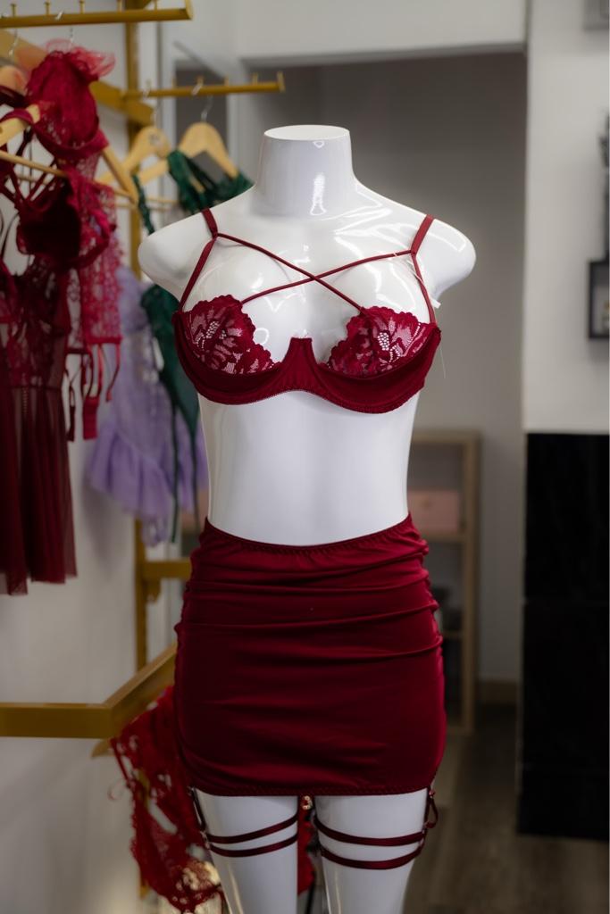 Conjunto rojo con guantes T: M