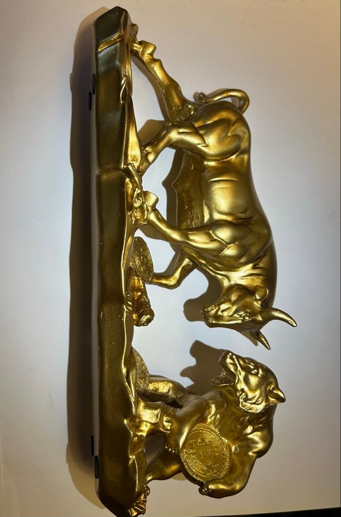 Adorno toro y oso dorado
