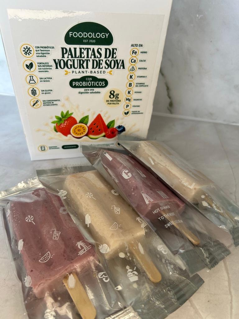 Paletas de yogurt de soya frutas del bosque