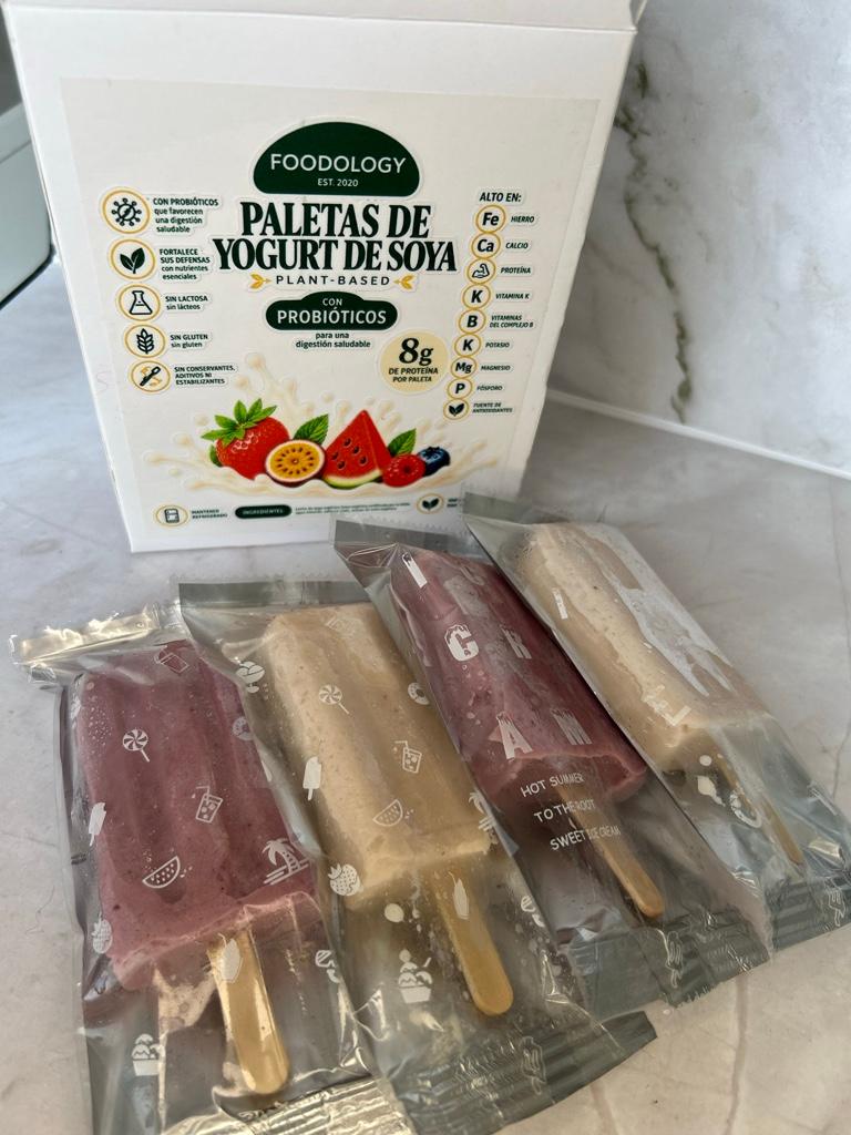 Paletas de yogurt de soya mixta