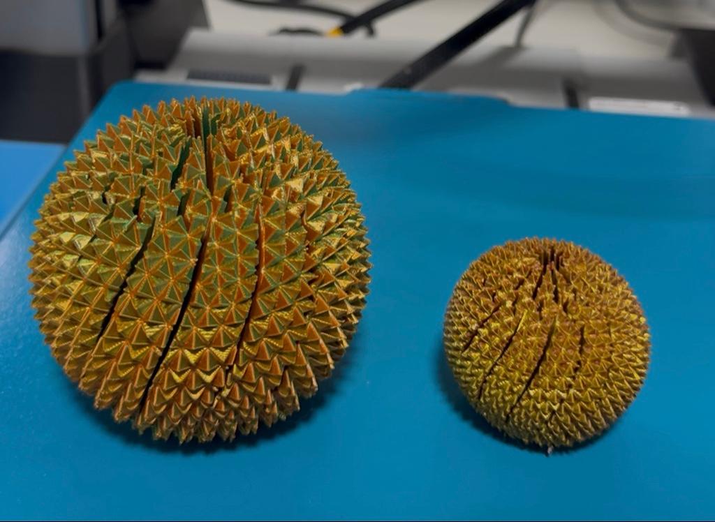 Bola articulada espinhosa Mini