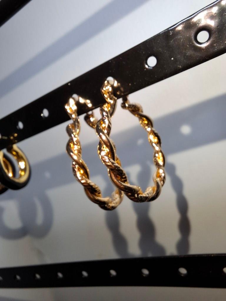 Argollas doradas trenzadas