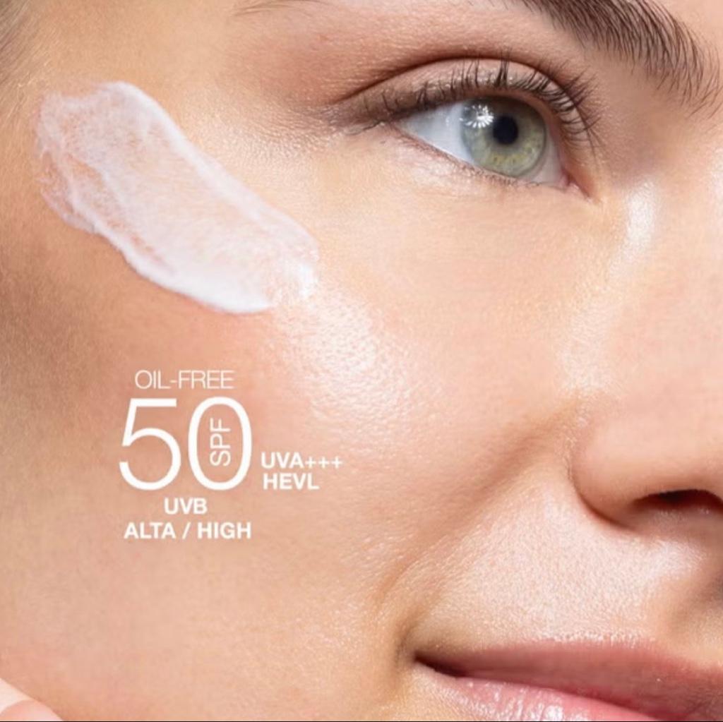 Miniatura 2 de Daily Hi Defense Dry Touch SPF 50 | Protector Solar Facial