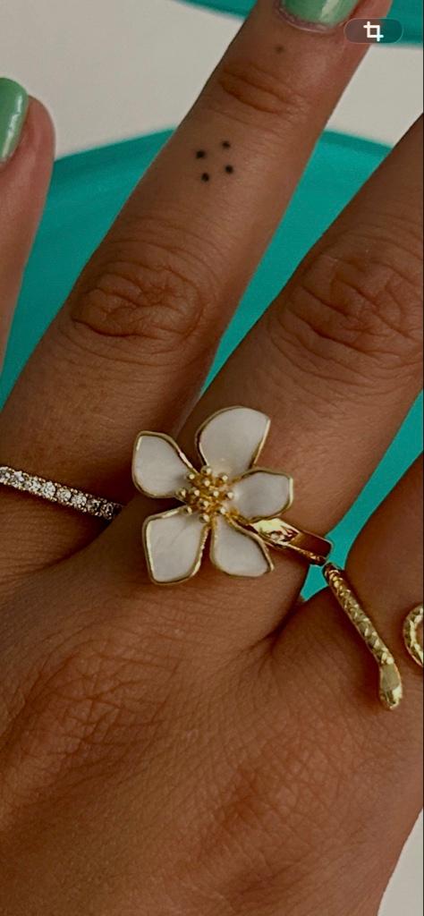 Anillo flor blanca
