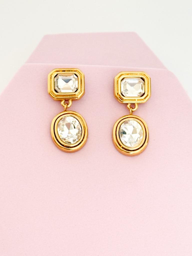 Aretes dorados con piedra circonea