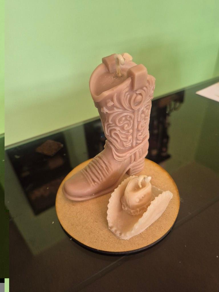 Bota y sombrero