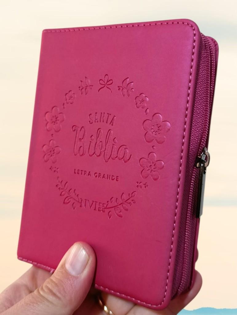  Biblia NVI de bolsillo Fucsia Letra Grande c/ cierre