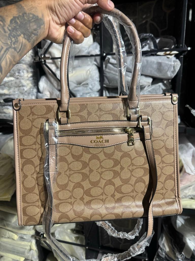 082 Coach doble asa kaki