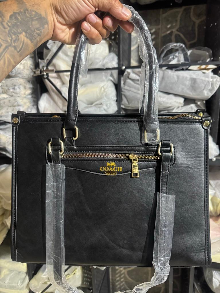 082 Coach doble asa Negra