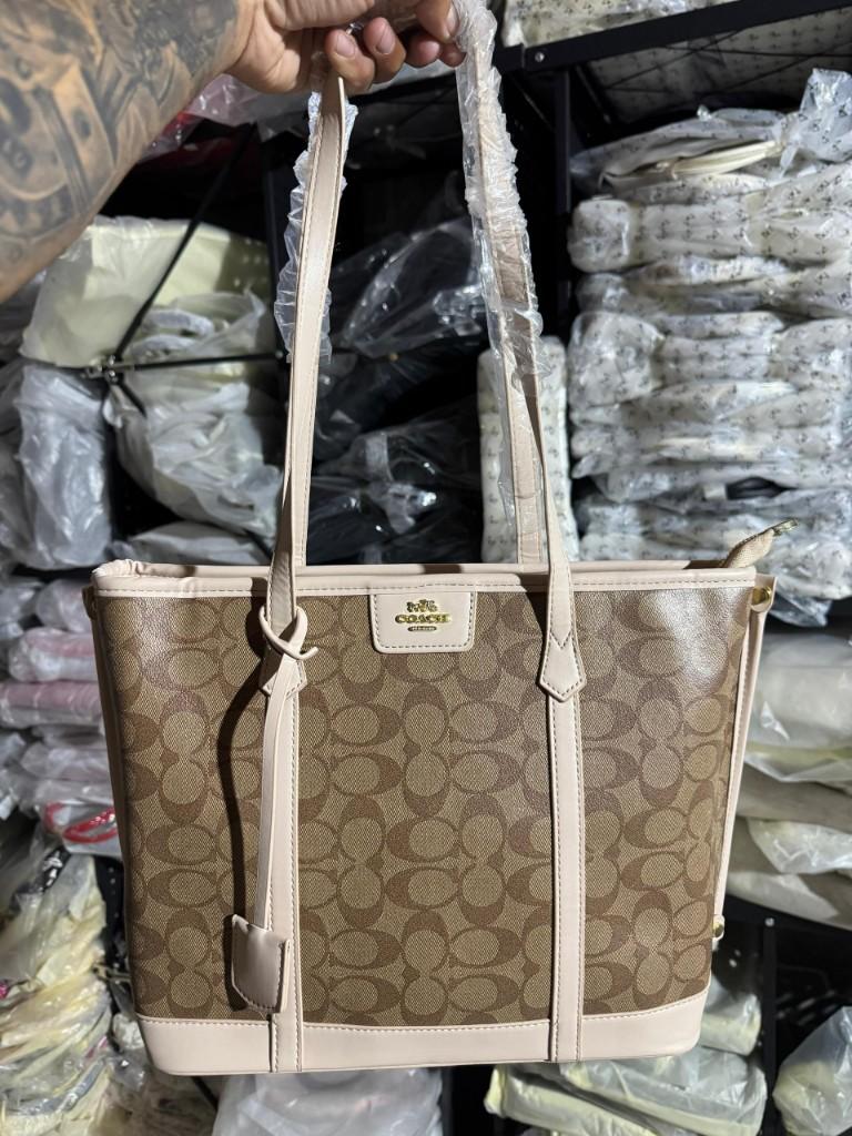 10088 Cartera Coach caqui