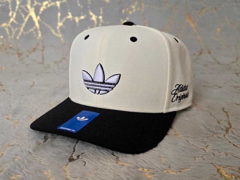 ADIDAS Trifolio blanca y negra