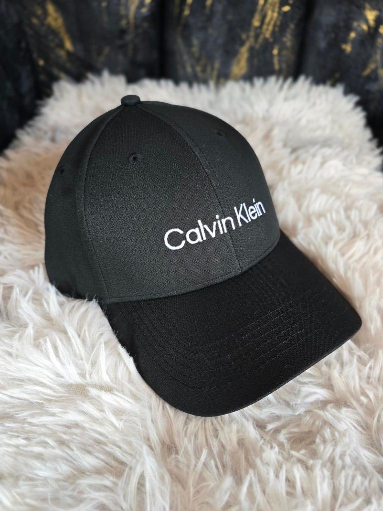 Calvin Klein Negra Clásica