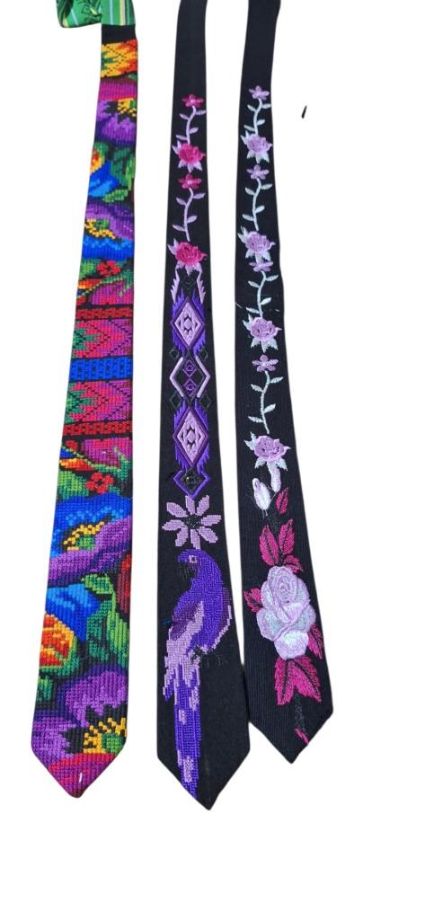 Corbata negra flores