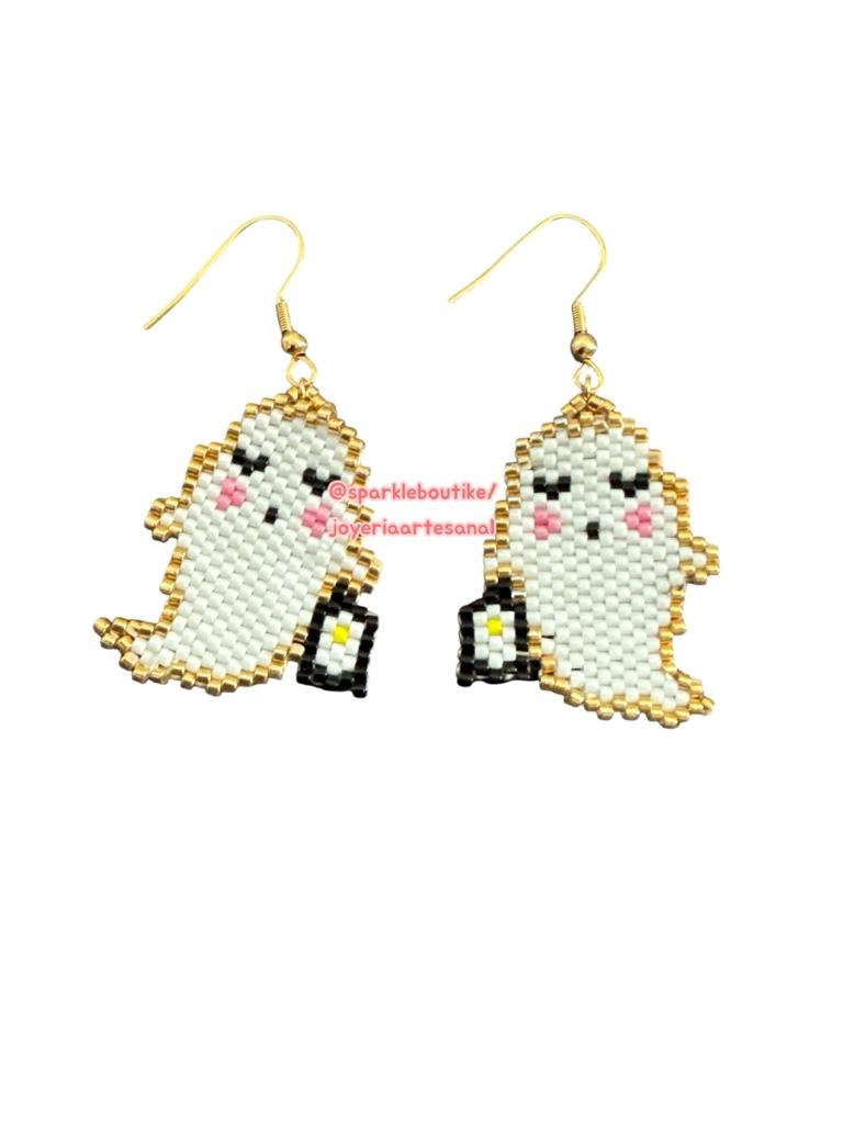 Aretes fantasma blancos