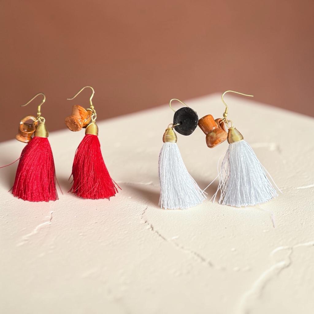 Aretes borla rojos mexicanos