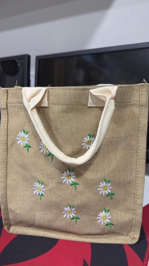 Bolso de arpillera bordado con flores 🌼