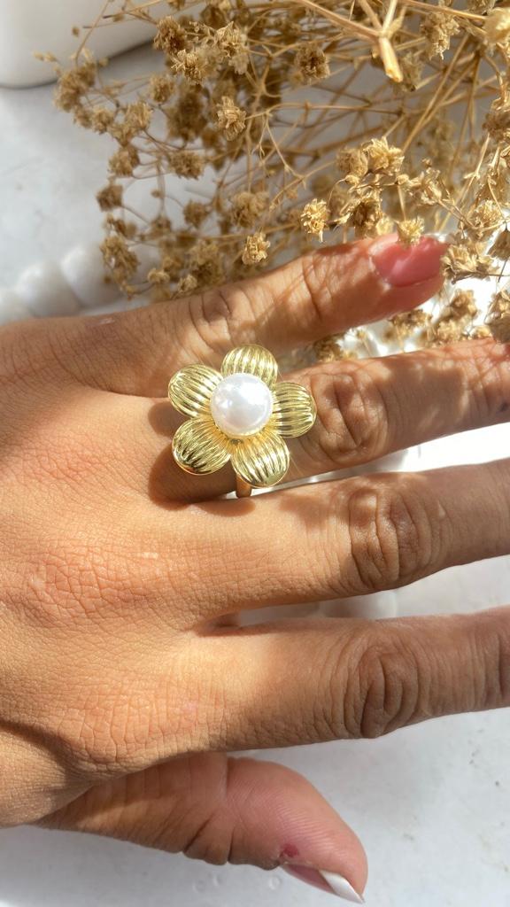 Anillo flor dorado perla