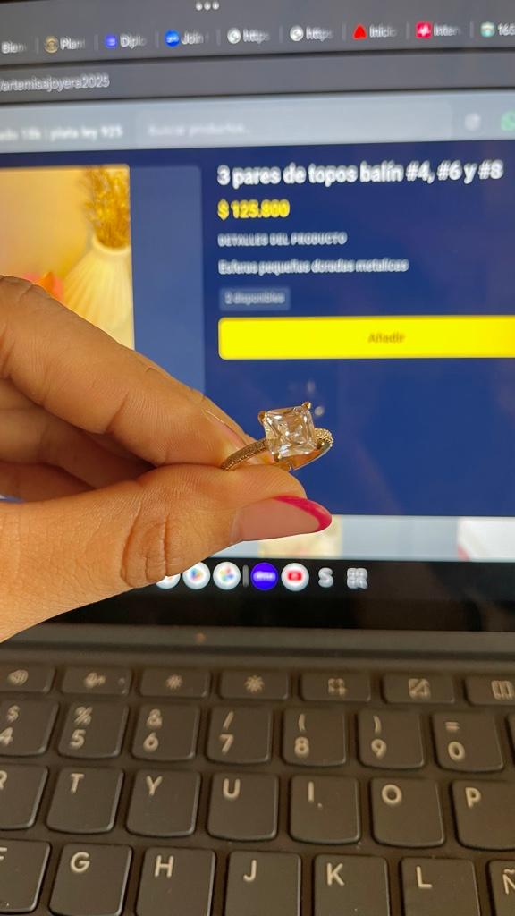 Anillo circonias + piedra crystal grande