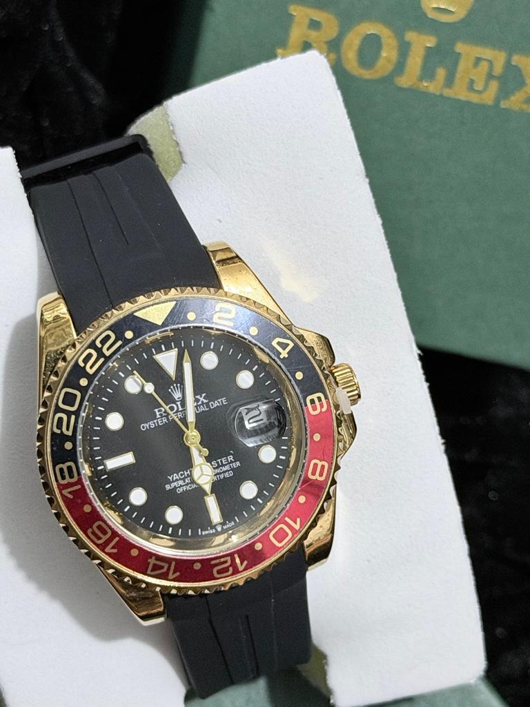 Rolex negro y dorado deportivo