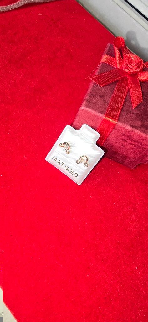 14kt Gold stud earrings