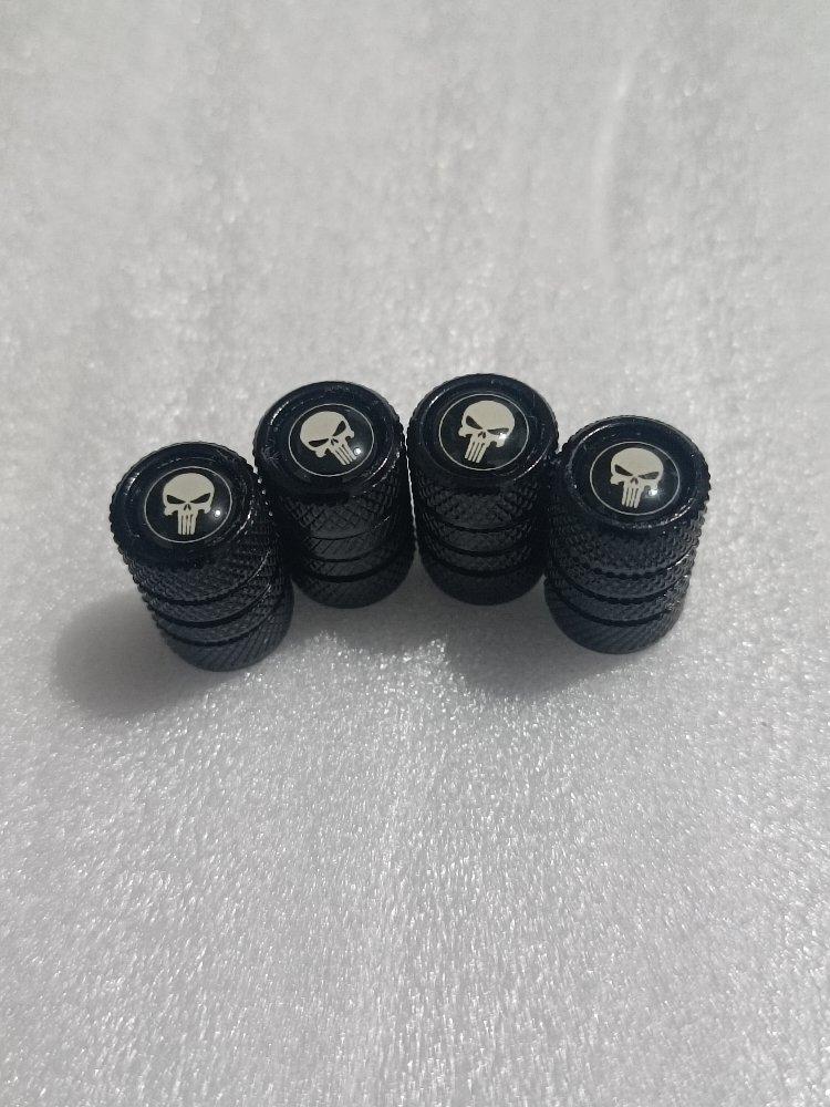 JUEGO DE 4 TAPA VALVULAS CALAVERA NEGRA / BLANCO
