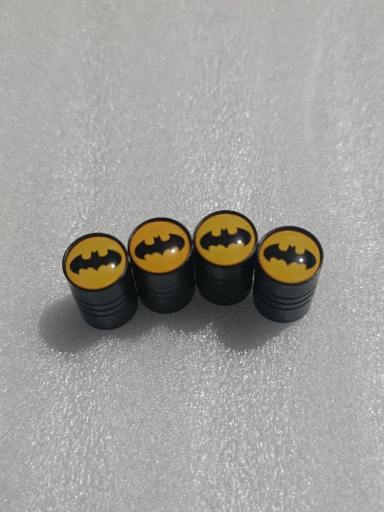 JUEGO DE 4 TAPA VALVULAS BATMAN  NEGRA 14MM