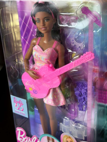 Barbie 65 aniversario y 10 accesorios, juego de estrella pop