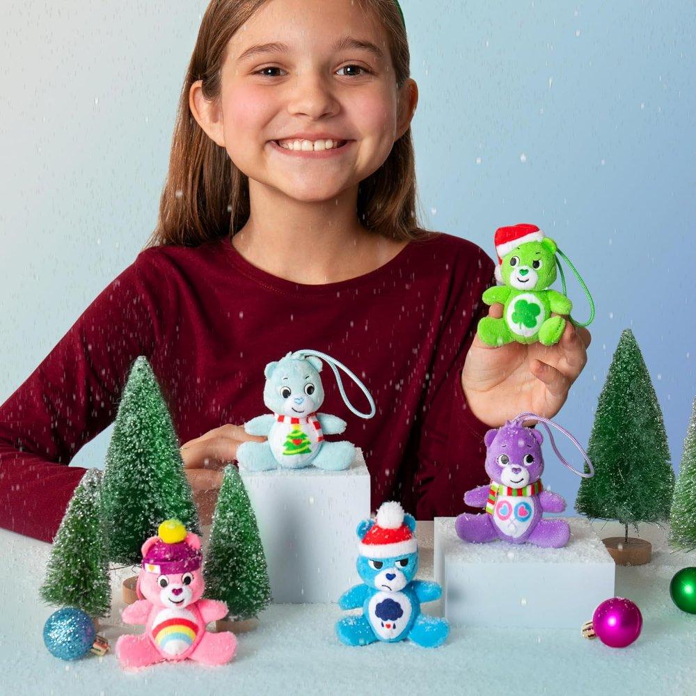 Miniatura 2 de 1 Micro Teenies - Care Bears Holiday Paquete de 5 Caja del Tesoro - Figura de Peluche en Miniatura