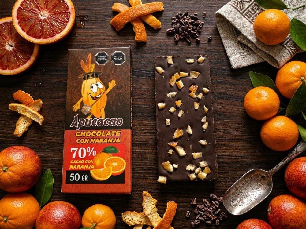 Chocolate bitter al  70 % con trozos de fruta /Naranja