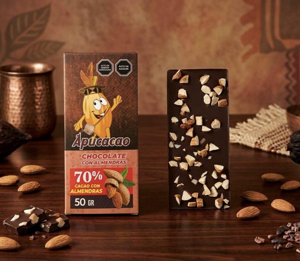 Chocolate bitter al  70 % con trozos de almendra