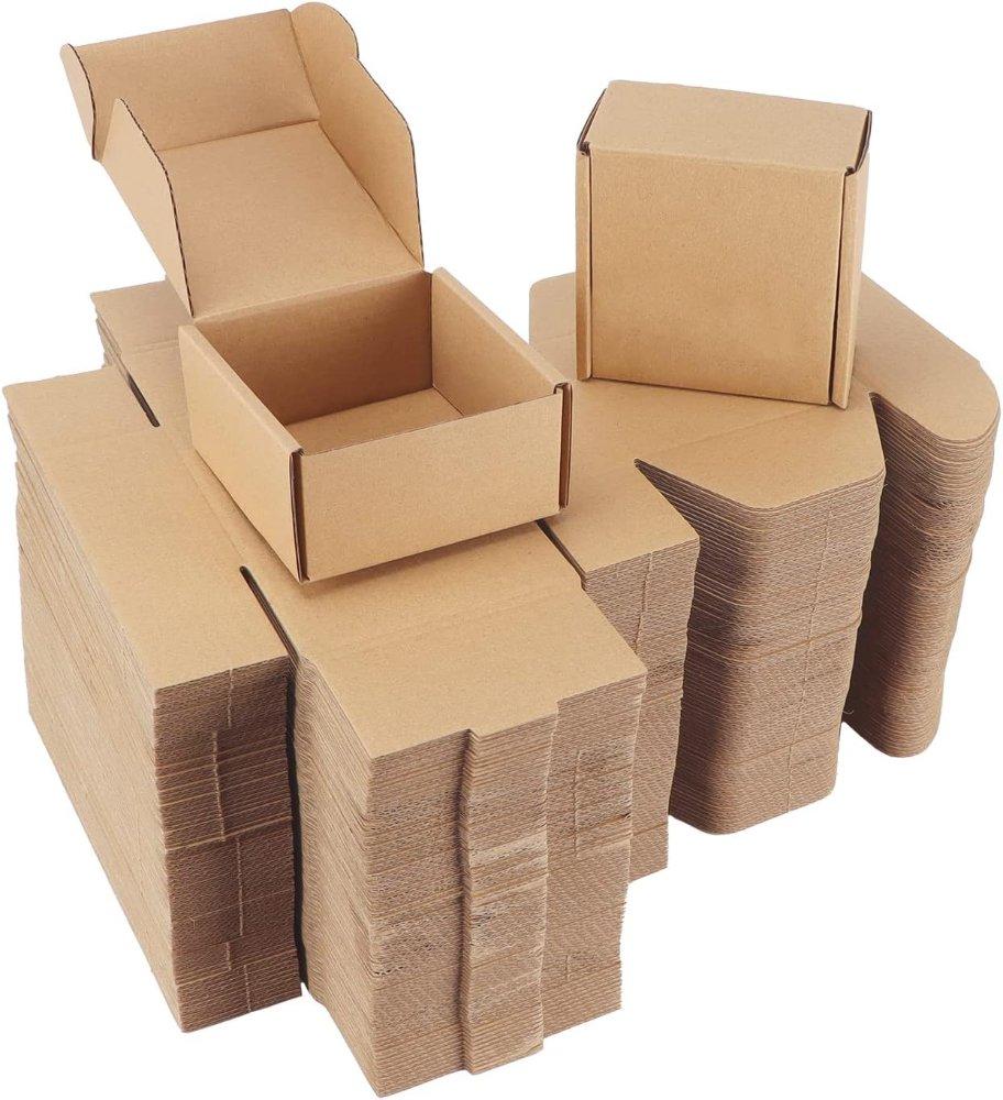 Caja de cartón pequeña Ancho: 13 cm. -Largo: 13 cm. -Alto: 11 cm.