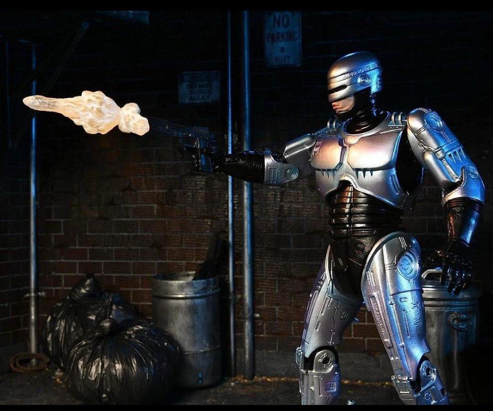  RoboCop Ultimate RoboCop 7-Inch Scale Action Figure