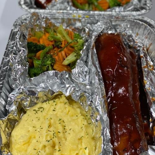 Costilla de cerdo + 2 acompañamientos