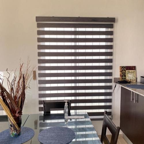 Ejemplo: Tela Sheer Elegance Black Out Habana - Gris