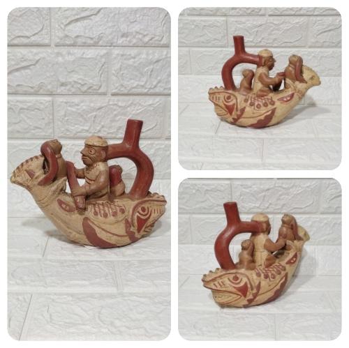 Balsa de totora con prisioneros