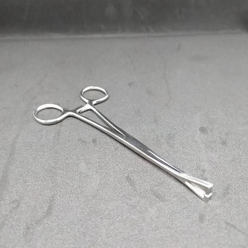 0010 Pinza triangular abierta 