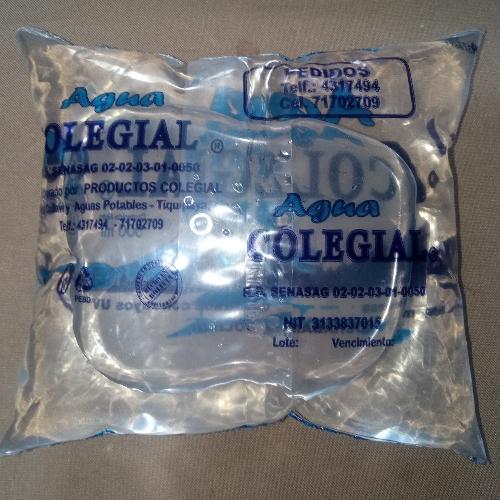 Agua en bolsita colegial