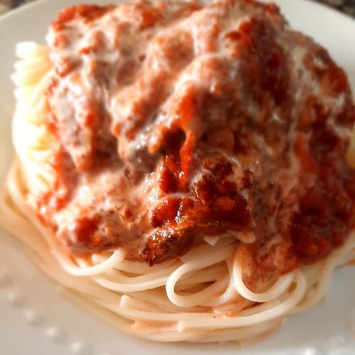 Fideos con bolognesa