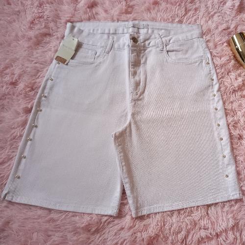 Bermuda Branca Scene 🐬 com pérolas 