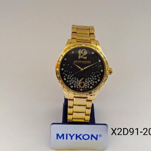 Miykon Dama Metal Dorado Fondo Negro Decorado