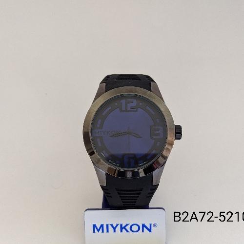 Miykon Correa Negra Fondo Azul Oscuro