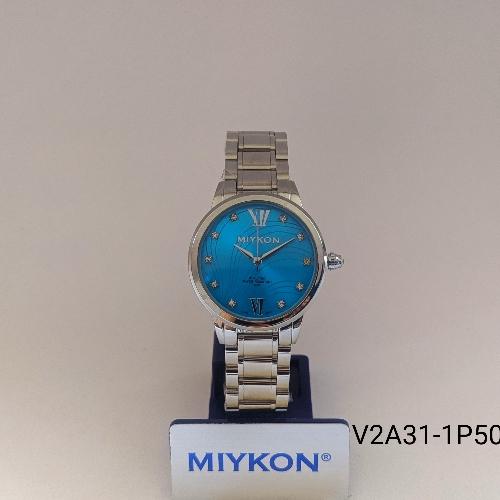 Miykon Dama Acero Plateado Fondo Azul
