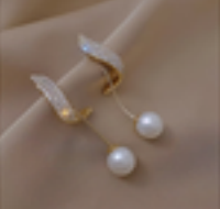 ARETES ELEGANTES CO N UNA PERLA COLGANTE